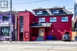 2261 DUNDAS STREET W  Toronto, ON M6R 1X6