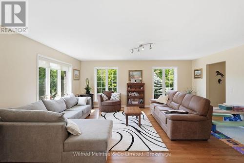 073091 10Th Sideroad Sdr, West Grey, ON - Indoor Photo Showing Living Room