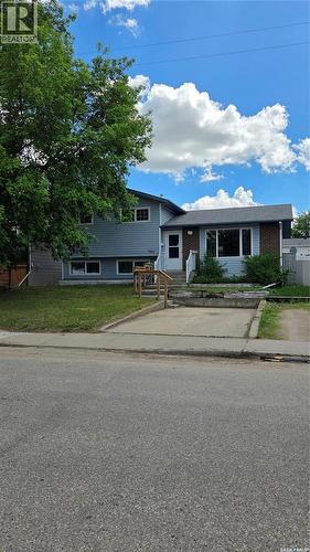 1107 Lillooet STREET W  Moose Jaw, SK S6H 5A2