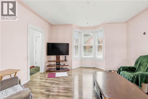 22 Cheever Street, Hamilton, ON - Indoor Photo Showing Living Room