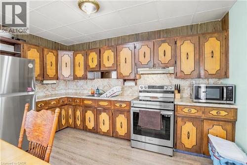 22 Cheever Street, Hamilton, ON - Indoor Photo Showing Kitchen