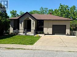 10 DUNDAS CRESCENT St. Catharines (Burleigh Hill), ON L2T 1T3