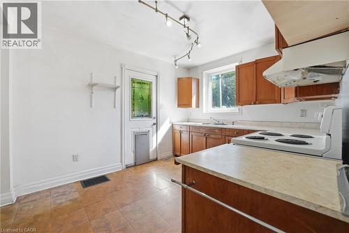 352 Parkside Drive, Waterdown, ON 