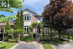 41 VALRIDGE Drive  Ancaster, ON L9G 4Y7