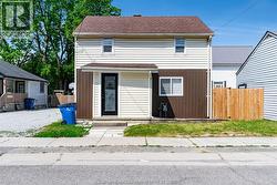 8 Payne STREET Chatham, ON N7M 4M9