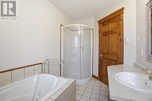 1 Greenwood Street E, Creston South, NL 
