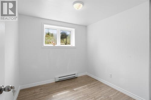 1 Greenwood Street E, Creston South, NL 