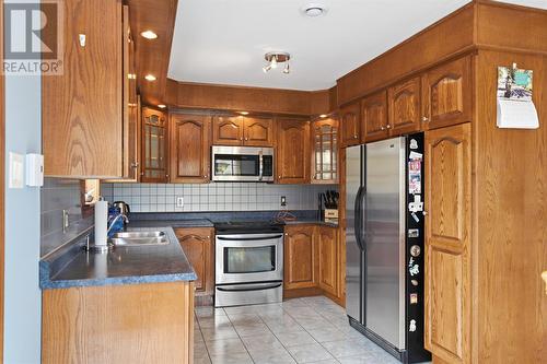 1 Greenwood Street E, Creston South, NL 
