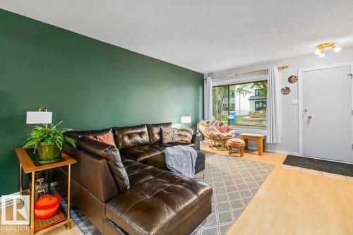 9324 70 Av Nw, Edmonton, AB 