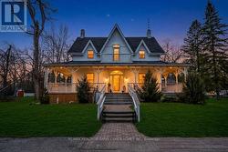 8 LAKESHORE ROAD E  Oro-Medonte, ON L0L 2E0