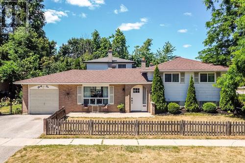32 LONSDALE PLACE  Barrie, ON L4M 4J1