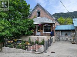 615 VICTORIA Street Nelson, BC V1L 4L1