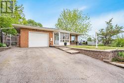 82 BAYVIEW DRIVE  Barrie, ON L4N 3P1