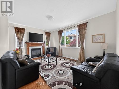 Family Room - 200 Celtic Ridge Crescent, Ottawa, ON 