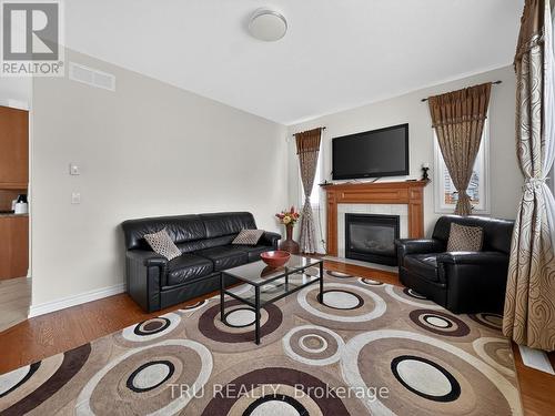 Family Room - 2 - 200 Celtic Ridge Crescent, Ottawa, ON 