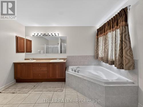 Primary Ensuite - 200 Celtic Ridge Crescent, Ottawa, ON 