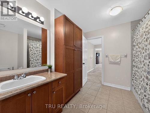 Main Bathroom - 200 Celtic Ridge Crescent, Ottawa, ON 