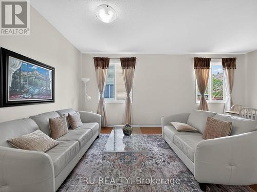 Living Room - 200 Celtic Ridge Crescent, Ottawa, ON 