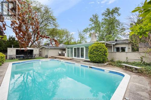 3521 Ouellette, Windsor, ON 