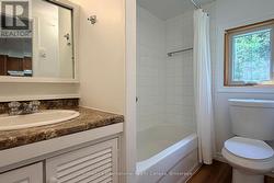 Main 4pc Bath - 