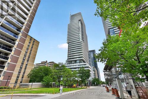 1906 - 185 ROEHAMPTON AVENUE  Toronto, ON M4P 0C6