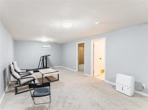 35 Point West Dr, Winnipeg, MB 