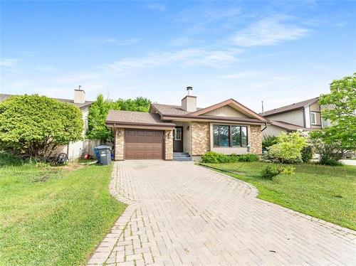 35 Point West Dr, Winnipeg, MB 