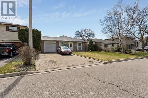 21 WILLIS DRIVE  Brampton, ON L6W 1A8
