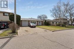 21 WILLIS DRIVE Brampton, ON L6W 1A8
