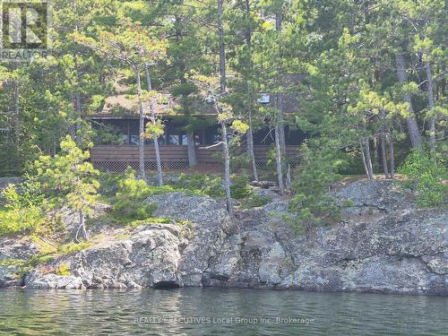 758 ISLAND  Temagami, ON P0H 2H0