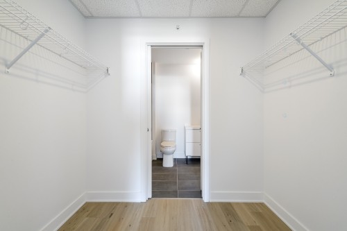 Penderie (Walk-in) - 505-7227 Boul. Newman, Montréal (Lasalle), QC 