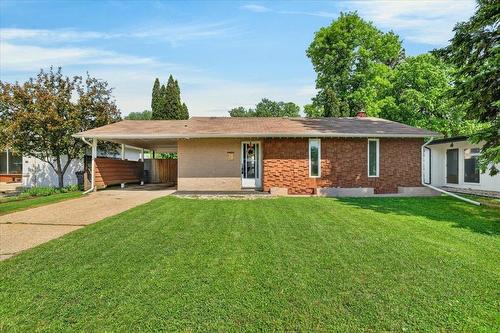 11 Pawnee Bay  Winnipeg, MB R2J 2C8