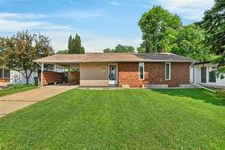 11 Pawnee Bay  Winnipeg, MB R2J 2C8