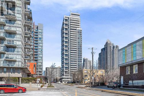1215 - 75 CANTERBURY PLACE  Toronto, ON M2N 0L2