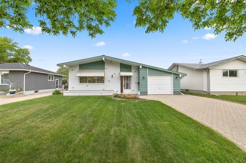 107 Madrigal Close  Winnipeg, MB R2P 0H7