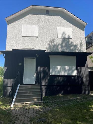 663 Agnes Street  Winnipeg, MB R3E 1X8