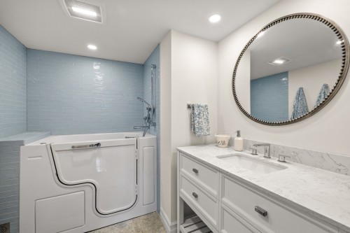 Salle de bains - 403-80 Av. Lorne, Saint-Lambert, QC 