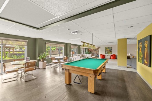 Salle de jeux - 403-80 Av. Lorne, Saint-Lambert, QC 