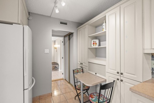 Coin-repas - 403-80 Av. Lorne, Saint-Lambert, QC 