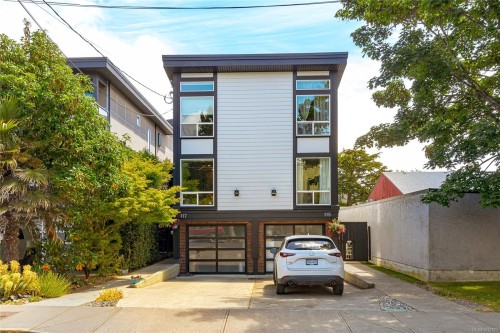 117 St. Lawrence St  Victoria, BC V8V 1X7