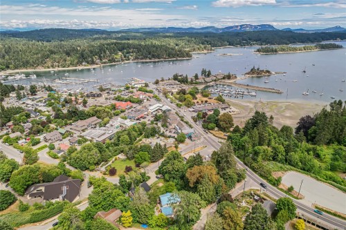 2 Drake Rd, Salt Spring, BC 