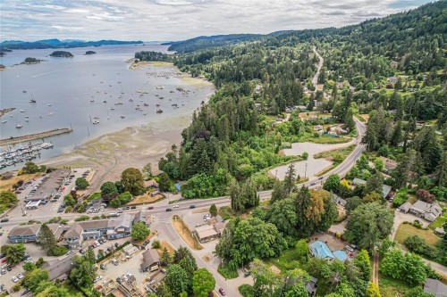2 Drake Rd, Salt Spring, BC 