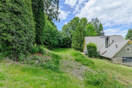 2 Drake Rd, Salt Spring, BC 