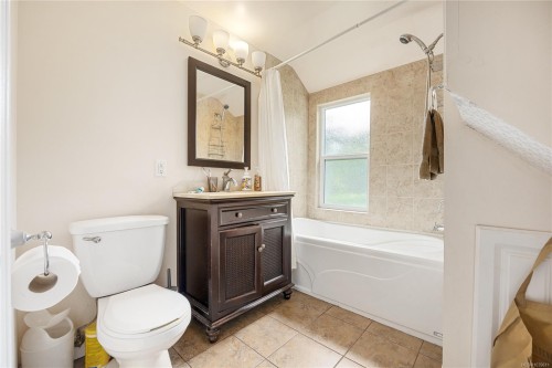 70 Hampton Rd, Saanich, BC 