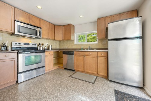 70 Hampton Rd, Saanich, BC 