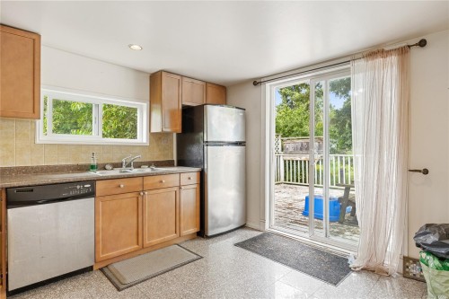 70 Hampton Rd, Saanich, BC 