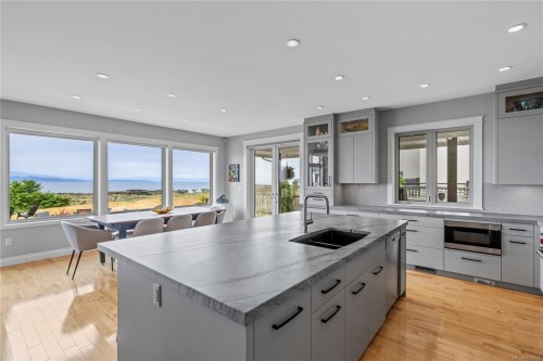 959 Mcfeely Dr, Qualicum Beach, BC 