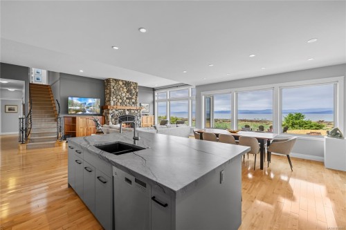 959 Mcfeely Dr, Qualicum Beach, BC 