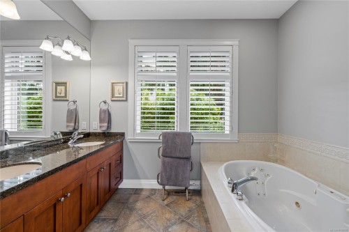 959 Mcfeely Dr, Qualicum Beach, BC 