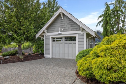 959 Mcfeely Dr, Qualicum Beach, BC 